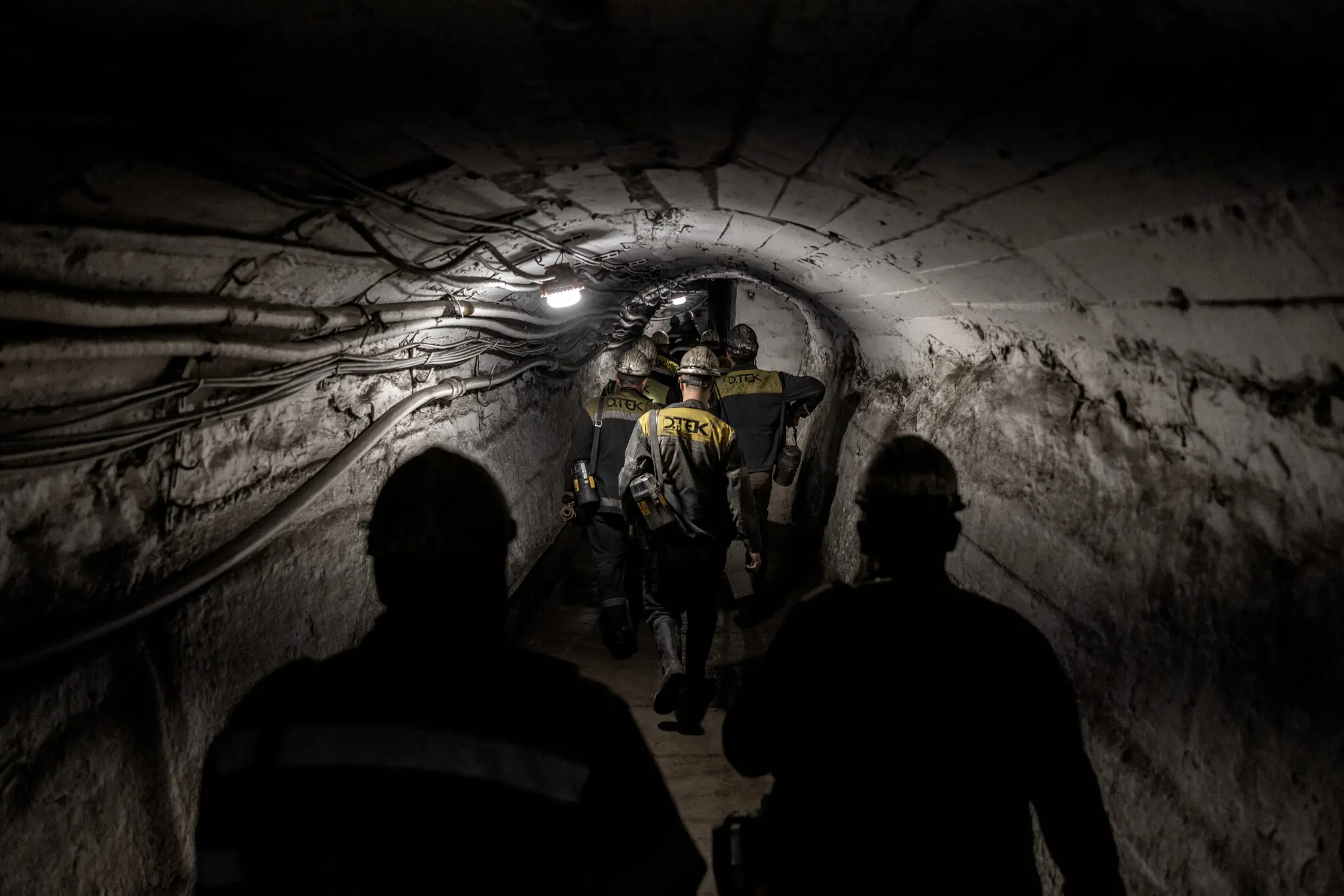 Війна виснажує українську робочу силу, в якій переважають чоловіки. З'являються жінки.
